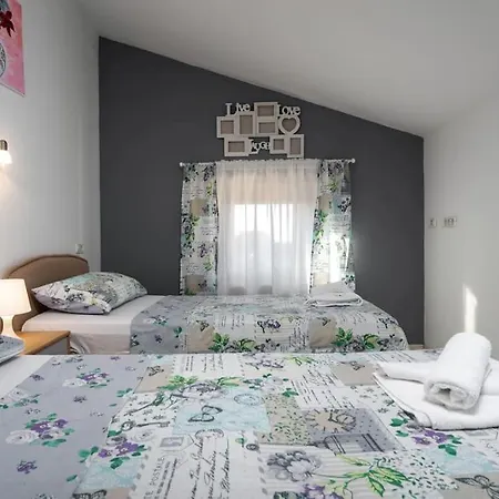 Rosello 2 By Briskva Novigrad (Istria)